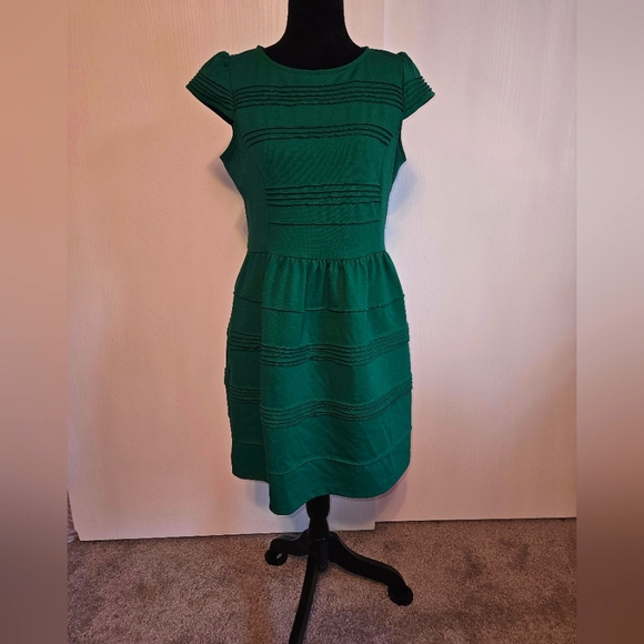 Elle Dresses & Skirts - Elle Capped Sleeved Green Midi Dress